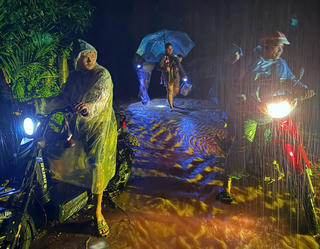 Quảng Ngãi: Sơ tán khẩn 23 hộ dân khỏi khu vực núi xuất hiện vết nứt