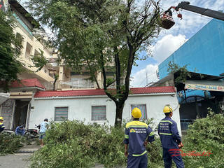 TP Hồ Chí Minh ứng phó nguy cơ 'kép' triều cường lịch sử kết hợp 'siêu bão' số 13