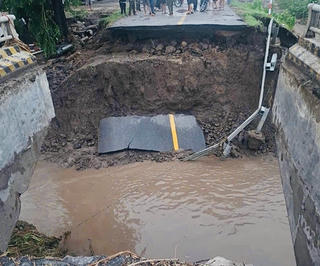 Gia Lai: Sập cầu Kliếc giao thông bị chia cắt đường Trường Sơn Đông