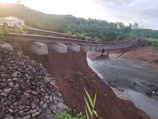 Bộ Xây dựng tập trung triển khai các biện pháp khẩn cấp ứng phó mưa lũ do bão