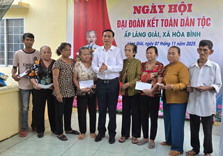 Niềm vui Ngày hội Đại đoàn kết toàn dân tộc tại xã Hòa Bình