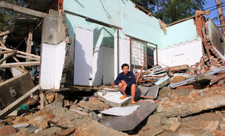 Bão số 13 thiệt hại nặng, khẩn cấp giúp dân khắc phục hậu quả