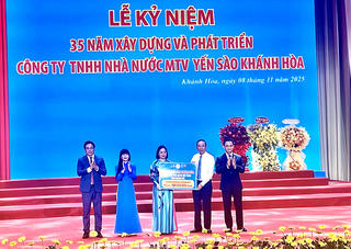 Công ty Yến sào Khánh Hòa ủng hộ 1 tỷ đồng hỗ trợ nhân dân khắc phục hậu quả bão lũ và 30 căn nhà Đại đoàn kết