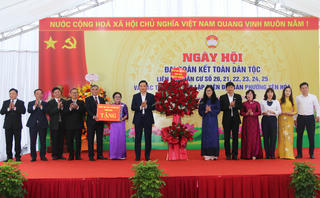 Ngày hội Đại đoàn kết dưới mái đình Hạ Yên Quyết