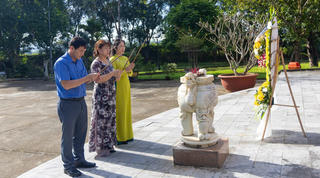 Quảng Ngãi: Viếng Nghĩa trang Liệt sĩ phường Đăk Cấm và Ngục Kon Tum
