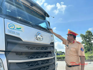 TP Hồ Chí Minh: CSGT xử phạt nhiều container nhờ trích xuất từ camera hành trình 