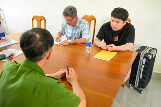 Bị lừa sang Campuchia, gia đình tưởng chết lập bàn thờ