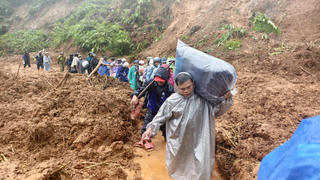 Đà Nẵng: Lực lượng vũ trang giúp dân khắc phục hậu quả bão lũ