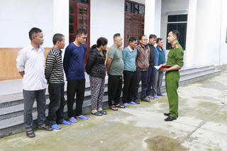 Nghệ An: Triệt xóa nhóm đánh bạc với nhiều đối tượng có tiền án