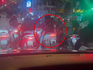 Hà Nội: Dùng khẩu trang che biển số, nam thanh niên bị xử phạt 12 triệu đồng