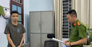 Đà Nẵng: Bắt thanh niên ép trẻ 13 tuổi trộm điện thoại 