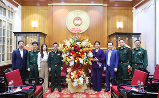 Bộ đội Biên phòng chúc mừng Mặt trận Trung ương nhân ngày truyền thống