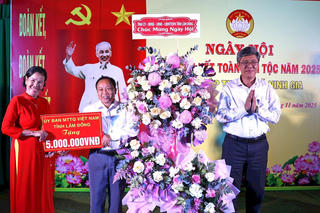 Lãnh đạo tỉnh Lâm Đồng dự Ngày hội Đại đoàn kết tại thôn Hiệp Thuận