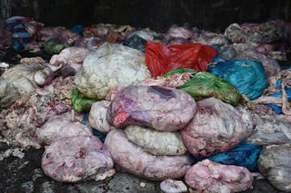 Đà Nẵng: Triệt phá cơ sở chế biến mỡ bẩn quy mô lớn ẩn trong nghĩa trang