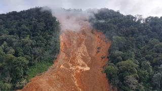 Đà Nẵng: Tạm dừng tìm kiếm 3 nạn nhân mất tích vụ sạt lở núi vì thời tiết xấu 