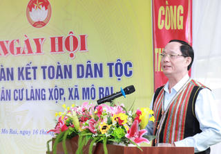 Quảng Ngãi: Phó Chủ tịch Quốc hội Trần Quang Phương dự Ngày hội Đại đoàn kết tại Làng Xộp