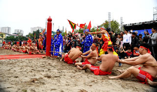 Sợi dây níu giữ hồn làng Việt