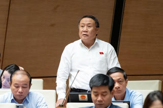 Băn khoăn việc ô tô phải có “thiết bị an toàn phù hợp cho trẻ em”
