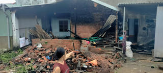 Đà Nẵng: Lốc xoáy nửa đêm làm tốc mái nhiều nhà, 2 người bị thương