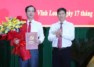 Chủ tịch UBND Đồng Tháp được giới thiệu để bầu làm Chủ tịch UBND Vĩnh Long 