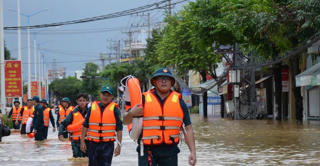 Khánh Hòa: Tiếp tục công tác ứng cứu người dân bị ngập lụt tại phường Tây Nha Trang