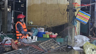 Nước mắt rơi trong dòng lũ dữ