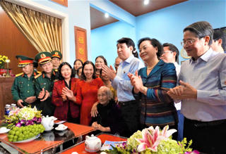 Chủ tịch nước Lương Cường thăm Nhà lưu niệm và Mẹ Việt Nam Anh hùng tại Đà Nẵng