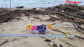 Phát hiện 10 túi nilon nghi chứa ma túy ở bờ biển Quảng Trị