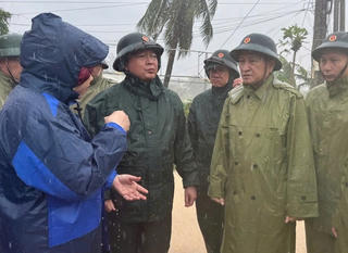 Đắk Lắk: Khẩn trương di dời người dân khỏi vùng nguy hiểm ngập lụt đến nơi an toàn