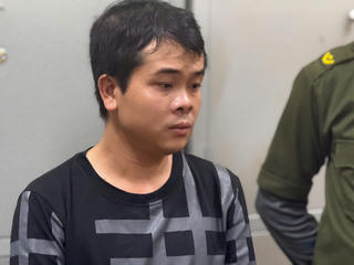 Bắt đối tượng cưỡng đoạt dây chuyền của bé gái lớp 1