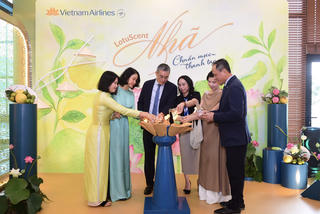 Vietnam Airlines “kể chuyện bằng hương sen” với hệ sinh thái mùi hương Nhã trên toàn hành trình bay