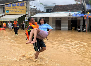 Khánh Hòa: Chạy đua với lũ