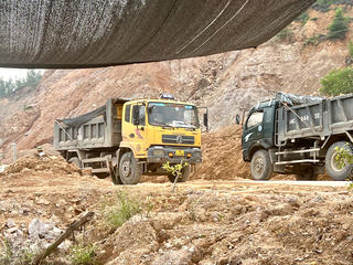 Hải Phòng: Đường dân sinh xuống cấp trước dàn xe tải chở đất đá