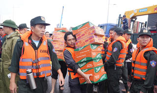 Khánh Hòa: Tập trung huy động nguồn lực ứng cứu người dân ra khỏi vùng lũ