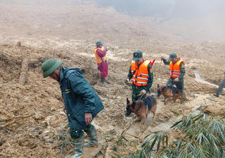 Đà Nẵng: Huy động hơn 100 người xuyên rừng tìm kiếm nạn nhân vụ sạt lở núi