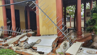 Khánh Hòa hỗ trợ 60 triệu đồng cho mỗi hộ gia đình có nhà bị đổ sập hoàn toàn do mưa lũ