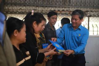 Công đoàn Việt Nam hỗ trợ khẩn cấp người lao động vượt khó sau bão lũ