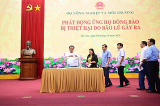 Bộ Nông nghiệp và Môi trường tiếp tục ủng hộ đồng bào vùng bão lũ