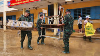 Khánh Hòa: Mỗi học sinh vùng bị ngập lụt được hỗ trợ 300.000 đồng mua đồng phục     

