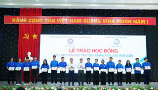 54 sinh viên có hoàn cảnh khó khăn được Quỹ Khuyến học tỉnh Kiên Giang tiếp sức đến trường