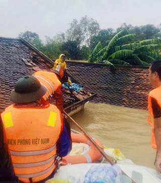 Giữa lũ dữ, sáng lên tinh thần người lính biên phòng