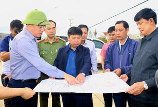 Miền Trung: Khẩn cấp khắc phục hậu quả bão lũ và ứng phó bão số 15