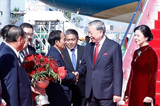 Tổng Bí thư Tô Lâm và Phu nhân đến Vientiane, bắt đầu thăm cấp Nhà nước tới Lào
