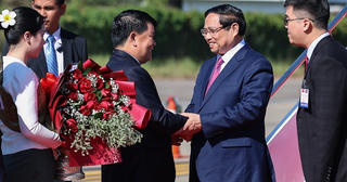 Thủ tướng Phạm Minh Chính tới Thủ đô Vientiane, bắt đầu chuyến công tác tại Lào