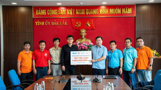 Hội Chữ thập đỏ TP Hồ Chí Minh phối hợp đem "hơi ấm" tới bà con vùng lũ lụt