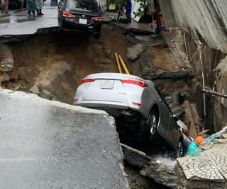 Vụ sụt lún “nuốt” 2 ô tô tại Đà Nẵng: Do thi công phần ngầm khu đô thị