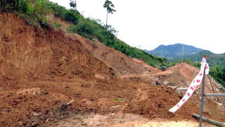 Đà Nẵng: Khẩn trương khắc phục sạt lở đất đá trên tuyến DH6 bị chia cắt
