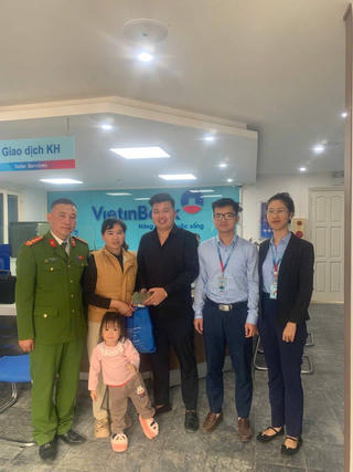 Lào Cai: Thấy tài khoản bất ngờ nhận được 1 tỉ đồng, người phụ nữ đến báo công an