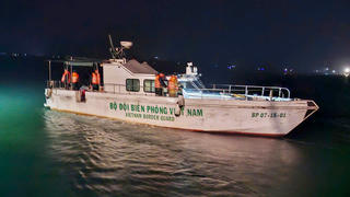 Quảng Trị: Cứu thành công 2 ngư dân chìm thuyền trong đêm