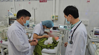 Gia Lai: Kịp thời cứu sống bé gái sơ sinh bị vùi lấp trong vườn cao su 